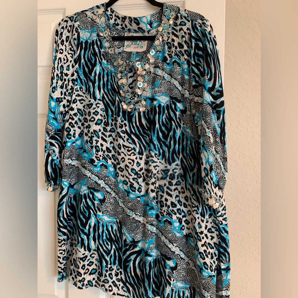Women’s turquoise animal print tunic style top size lg